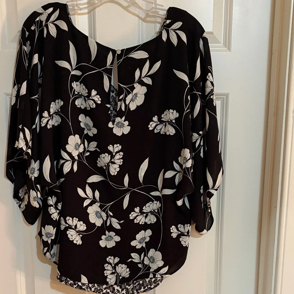 WHBM Kimono Style Top. Black w/Floral Print. Sz M. Excellent condition! - Picture 5 of 7